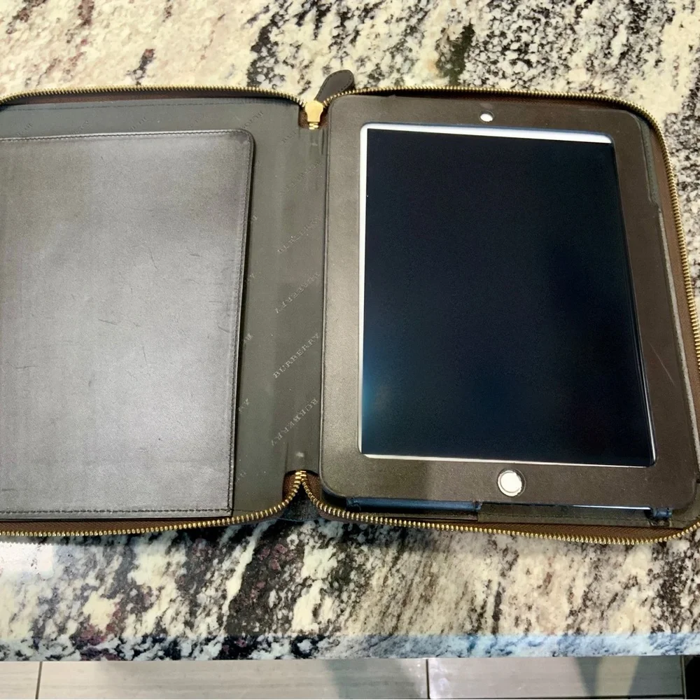 Authentic Burberry zippered Ipad cover w/ Dustbag, COA for Sm Early Gen ipads